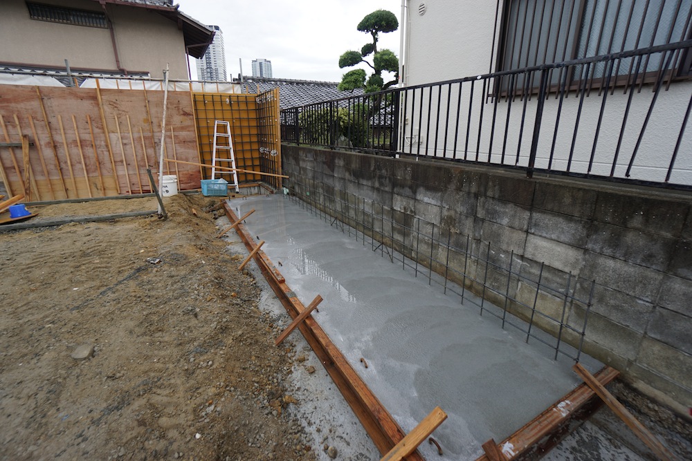コンクリート塀,サッカーグラウンドのある家,建築家,大阪,神戸,高級注文住宅,コンクリート打ち放し