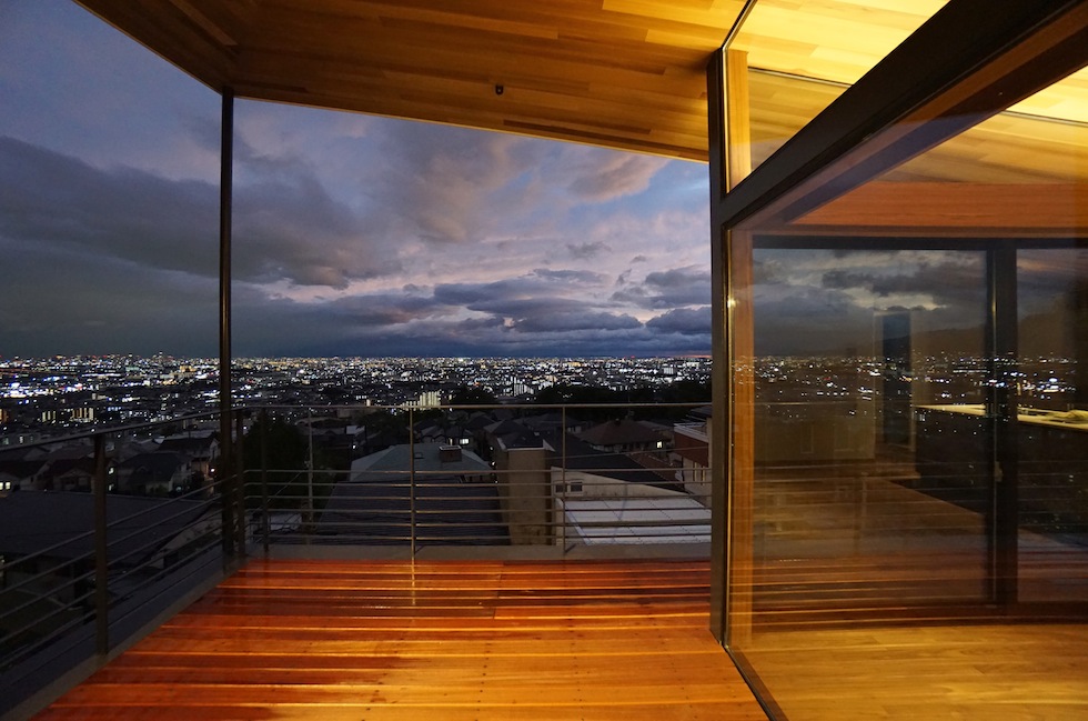 眺望の家,大阪,宝塚,ビュ−ハウス,建築家,高級注文住宅設計,夜景の奇麗な家